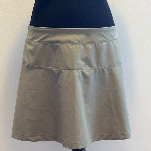 🇨🇦LOLE kaki Skirt Size medium - Picture 1 of 5
